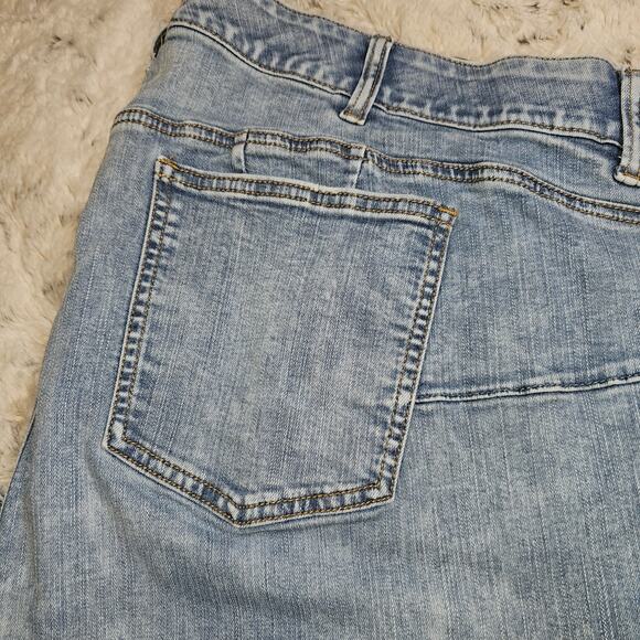 Torrid Bombshell Flair Premium Stretch Light Wash Jeans Size  Size 26S - Picture 4 of 9